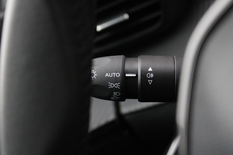 Peugeot 2008 1.2 100PK ALLURE | TREKHAAK | CAMERA VOOR + ACHTER | NAVIGATIE | DRAADLOZE APPLE CARPLAY/ANDROID AUTO | LED KOPLAMPEN | ALL SEASON BANDEN | ADAPTIVE CRUISE CONTROL | DODEHOEK BEWAKING |