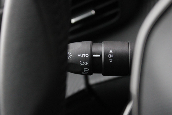 Peugeot 2008 1.2 100PK ALLURE | TREKHAAK | CAMERA VOOR + ACHTER | NAVIGATIE | DRAADLOZE APPLE CARPLAY/ANDROID AUTO | LED KOPLAMPEN | ALL SEASON BANDEN | ADAPTIVE CRUISE CONTROL | DODEHOEK BEWAKING |