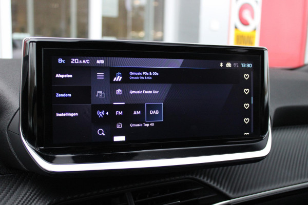 Peugeot 2008 1.2 100PK ALLURE | TREKHAAK | CAMERA VOOR + ACHTER | NAVIGATIE | DRAADLOZE APPLE CARPLAY/ANDROID AUTO | LED KOPLAMPEN | ALL SEASON BANDEN | ADAPTIVE CRUISE CONTROL | DODEHOEK BEWAKING |