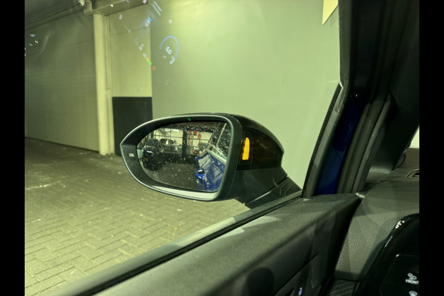Volkswagen Golf 2.0 TSI R 4M Performance Pano|HuD|H/K|Akrapovic
