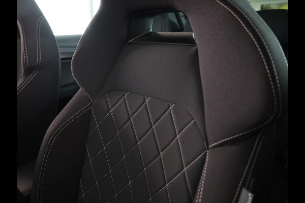 Škoda Karoq Sportline Ultimate 1.5 TSI ACT 150 pk 7 versn. DSG | Wegklapbare Trekhaak | Travel Assist Pakket Plus | Virtual Pedal | 19 Inch Velgen Sagitarius Aero