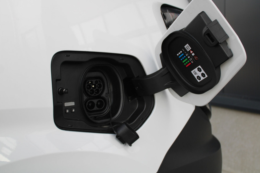 Renault Master E-Tech T35 L3H2 Advance long range 87 kWh 143pk - Camera - Trekhaak - Cruise - LED - Carplay/Android - Rijklaar