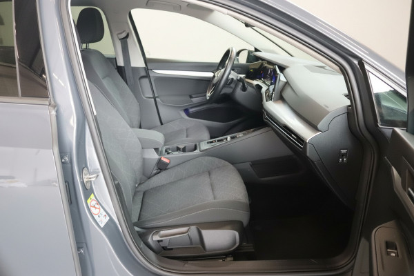 Volkswagen Golf 1.5 eTSI 150PK Style Automaat Navigatie/Camera/Adaptive-cruise/Head-up display