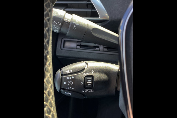 Peugeot 3008 1.2 PureTech Allure Pack 90.000KM - Navigatie / Apple Carplay I Airco I LED I DPC I Sport pakket I Dealer onderhouden