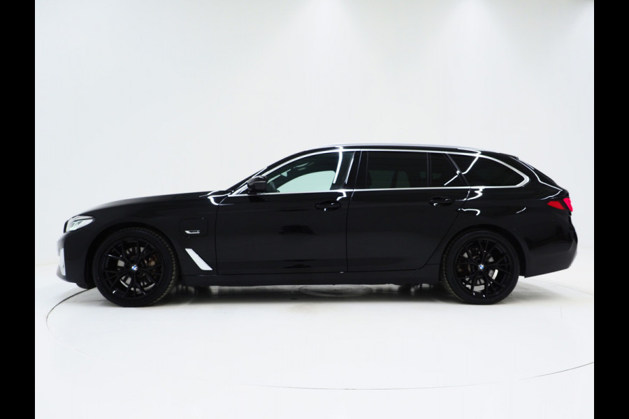 BMW 5 Serie Touring 530e | LED Grille | Leder | Harman/Kardon | Keyless | Adaptive Cruise | Sfeerlicht
