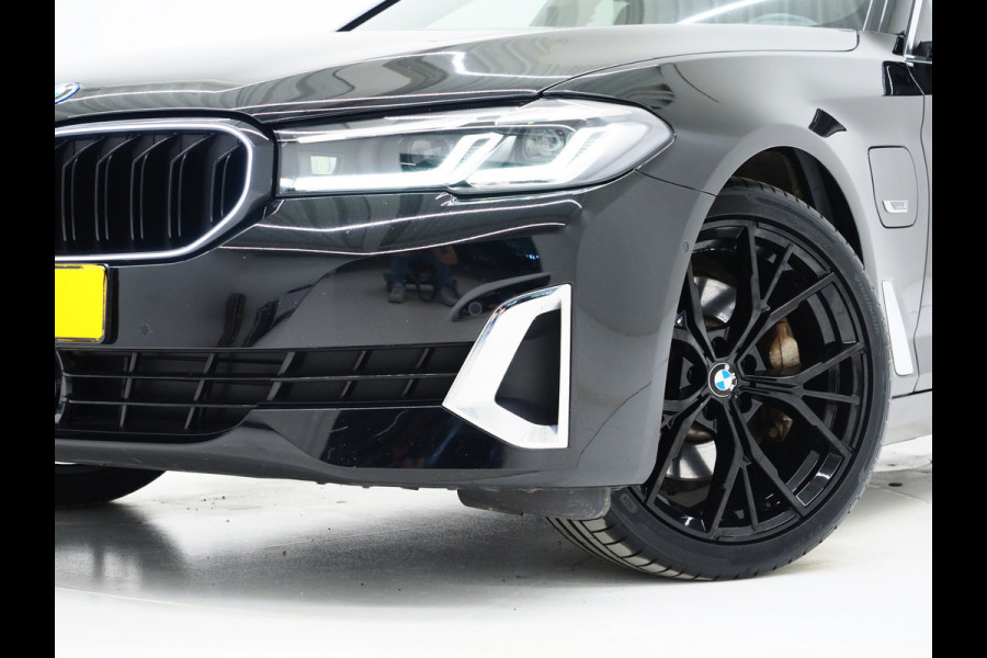 BMW 5 Serie Touring 530e | LED Grille | Leder | Harman/Kardon | Keyless | Adaptive Cruise | Sfeerlicht