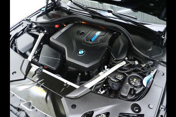BMW 5 Serie Touring 530e | LED Grille | Leder | Harman/Kardon | Keyless | Adaptive Cruise | Sfeerlicht