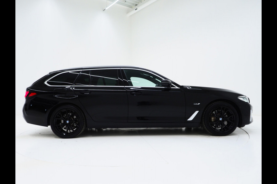 BMW 5 Serie Touring 530e | LED Grille | Leder | Harman/Kardon | Keyless | Adaptive Cruise | Sfeerlicht