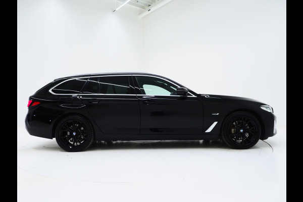 BMW 5 Serie Touring 530e | LED Grille | Leder | Harman/Kardon | Keyless | Adaptive Cruise | Sfeerlicht