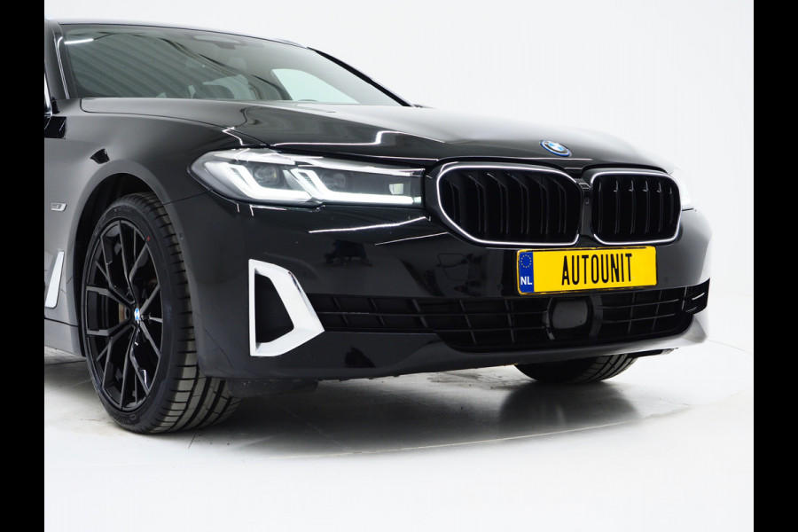 BMW 5 Serie Touring 530e | LED Grille | Leder | Harman/Kardon | Keyless | Adaptive Cruise | Sfeerlicht