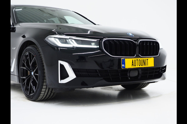 BMW 5 Serie Touring 530e | LED Grille | Leder | Harman/Kardon | Keyless | Adaptive Cruise | Sfeerlicht