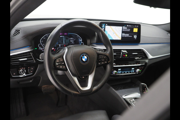 BMW 5 Serie Touring 530e | LED Grille | Leder | Harman/Kardon | Keyless | Adaptive Cruise | Sfeerlicht