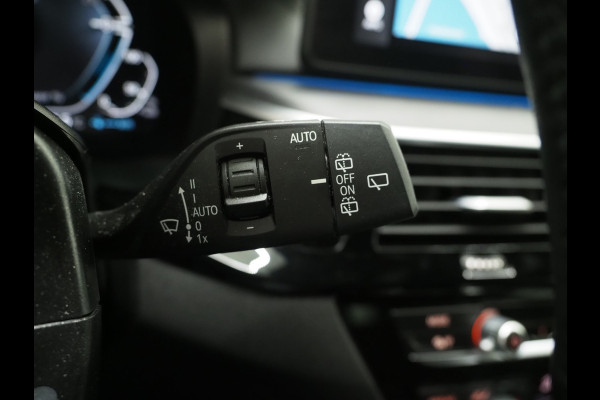 BMW 5 Serie Touring 530e | LED Grille | Leder | Harman/Kardon | Keyless | Adaptive Cruise | Sfeerlicht