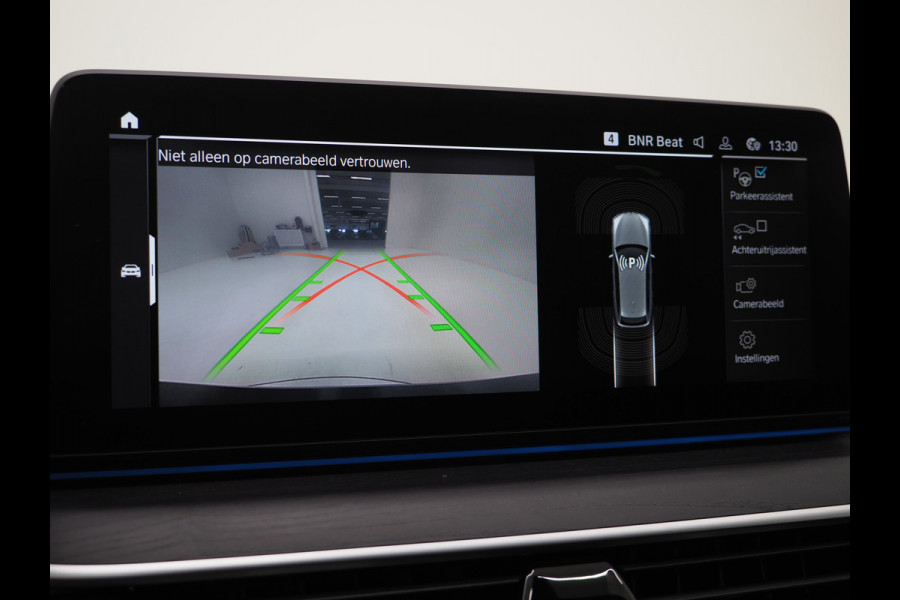 BMW 5 Serie Touring 530e | LED Grille | Leder | Harman/Kardon | Keyless | Adaptive Cruise | Sfeerlicht