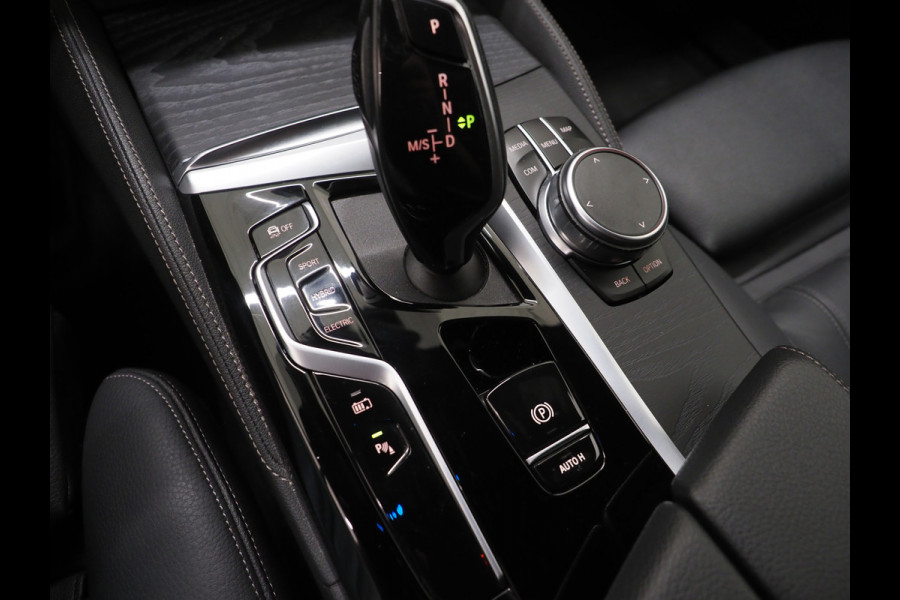 BMW 5 Serie Touring 530e | LED Grille | Leder | Harman/Kardon | Keyless | Adaptive Cruise | Sfeerlicht