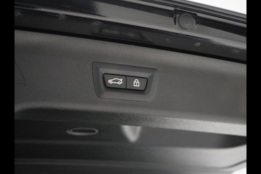 BMW 5 Serie Touring 530e | LED Grille | Leder | Harman/Kardon | Keyless | Adaptive Cruise | Sfeerlicht