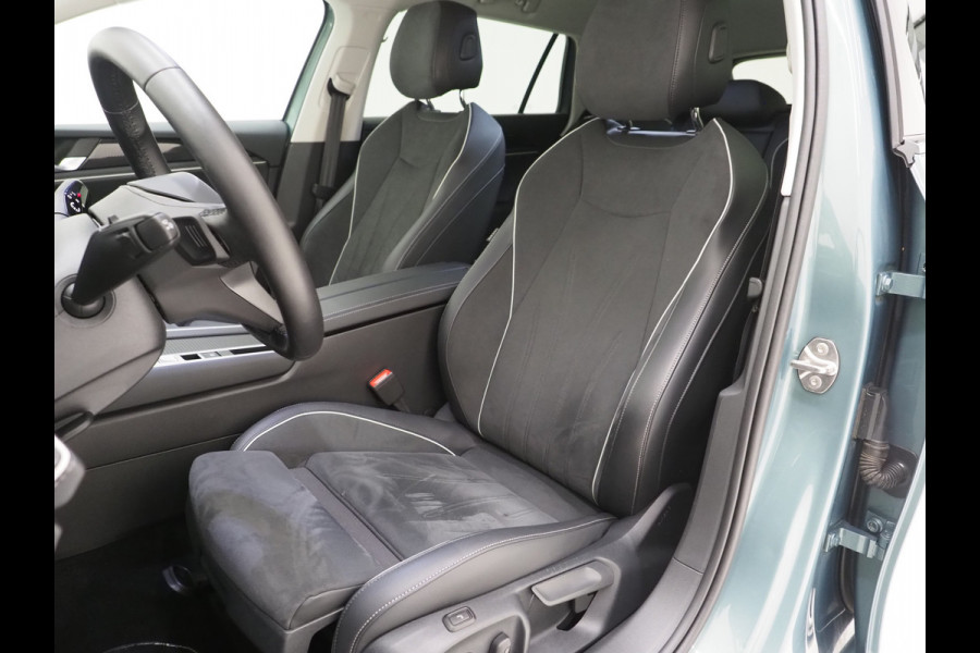 Volkswagen Passat Variant 1.5 eHybrid 204PK | Leder/Alcantara | Massage | Trekhaak | HUD | Camera | Adaptive Cruise | Sfeerlicht | Carplay