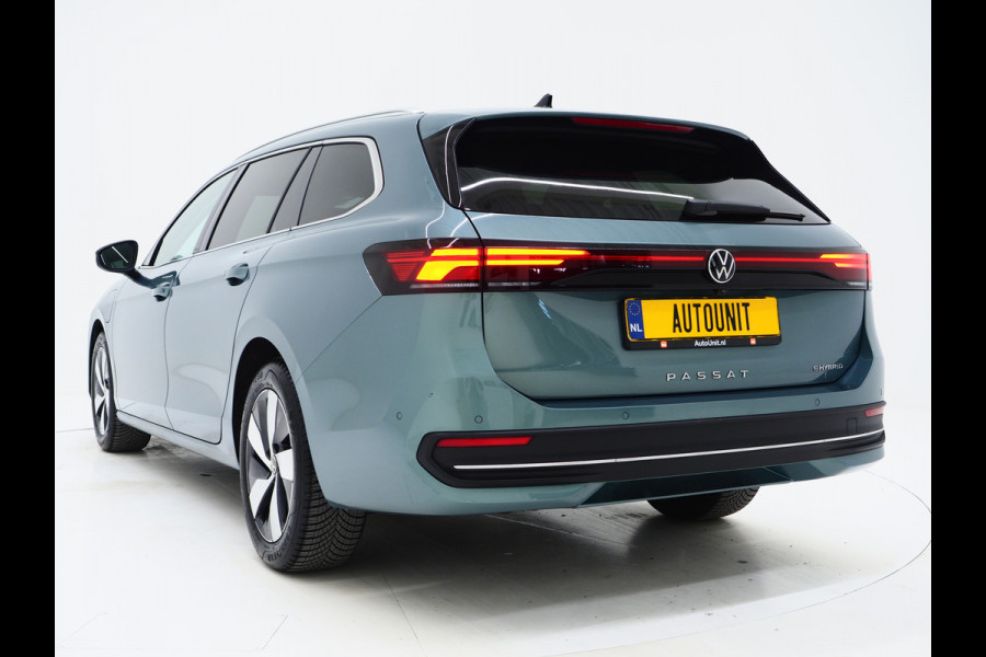 Volkswagen Passat Variant 1.5 eHybrid 204PK | Leder/Alcantara | Massage | Trekhaak | HUD | Camera | Adaptive Cruise | Sfeerlicht | Carplay