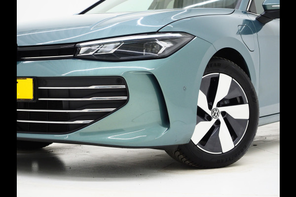 Volkswagen Passat Variant 1.5 eHybrid 204PK | Leder/Alcantara | Massage | Trekhaak | HUD | Camera | Adaptive Cruise | Sfeerlicht | Carplay