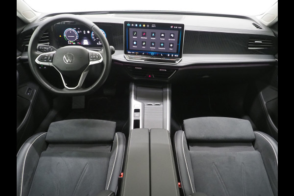 Volkswagen Passat Variant 1.5 eHybrid 204PK | Leder/Alcantara | Massage | Trekhaak | HUD | Camera | Adaptive Cruise | Sfeerlicht | Carplay