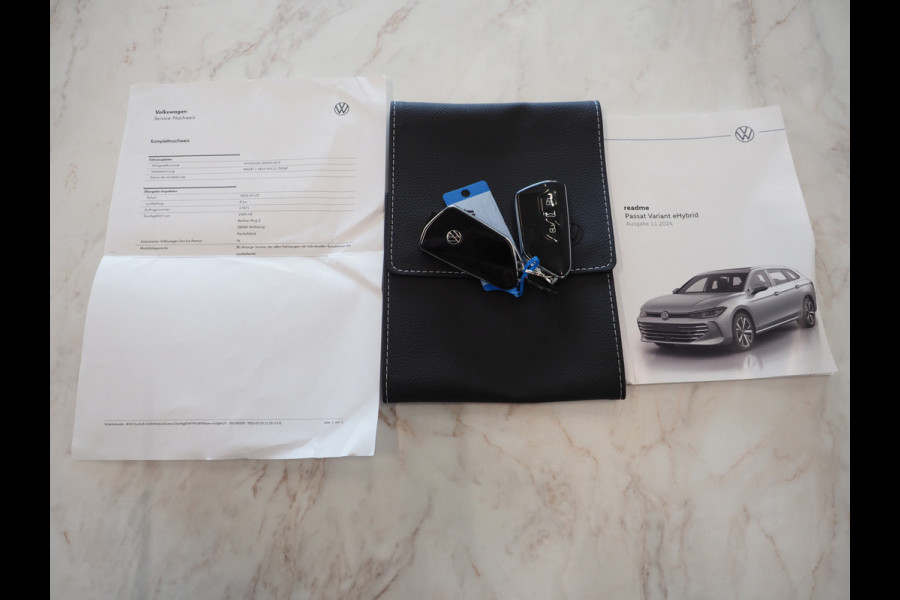 Volkswagen Passat Variant 1.5 eHybrid 204PK | Leder/Alcantara | Massage | Trekhaak | HUD | Camera | Adaptive Cruise | Sfeerlicht | Carplay