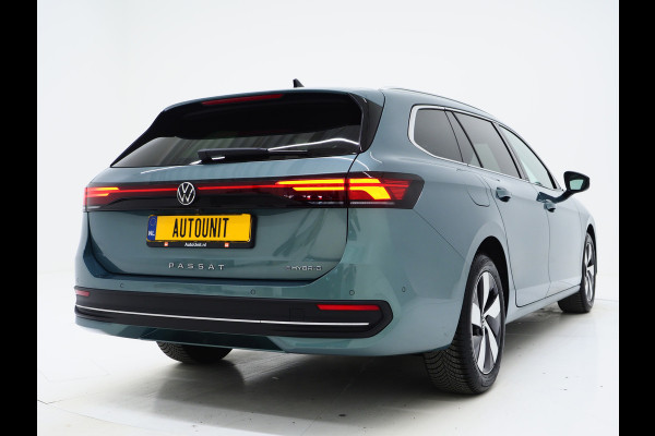 Volkswagen Passat Variant 1.5 eHybrid 204PK | Leder/Alcantara | Massage | Trekhaak | HUD | Camera | Adaptive Cruise | Sfeerlicht | Carplay
