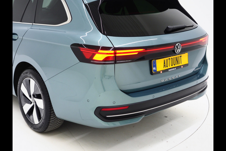 Volkswagen Passat Variant 1.5 eHybrid 204PK | Leder/Alcantara | Massage | Trekhaak | HUD | Camera | Adaptive Cruise | Sfeerlicht | Carplay