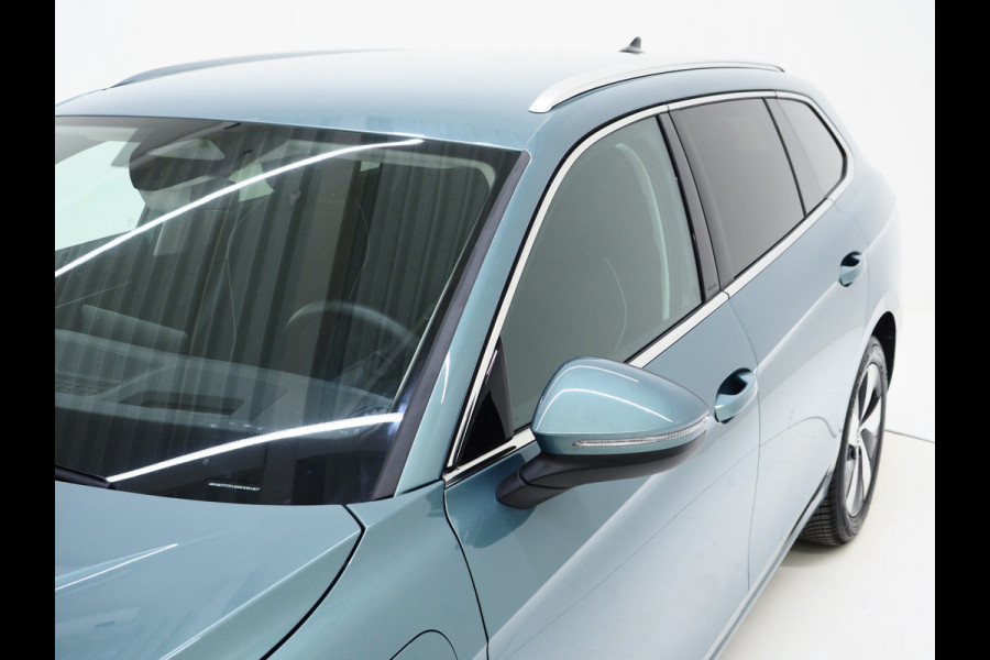 Volkswagen Passat Variant 1.5 eHybrid 204PK | Leder/Alcantara | Massage | Trekhaak | HUD | Camera | Adaptive Cruise | Sfeerlicht | Carplay