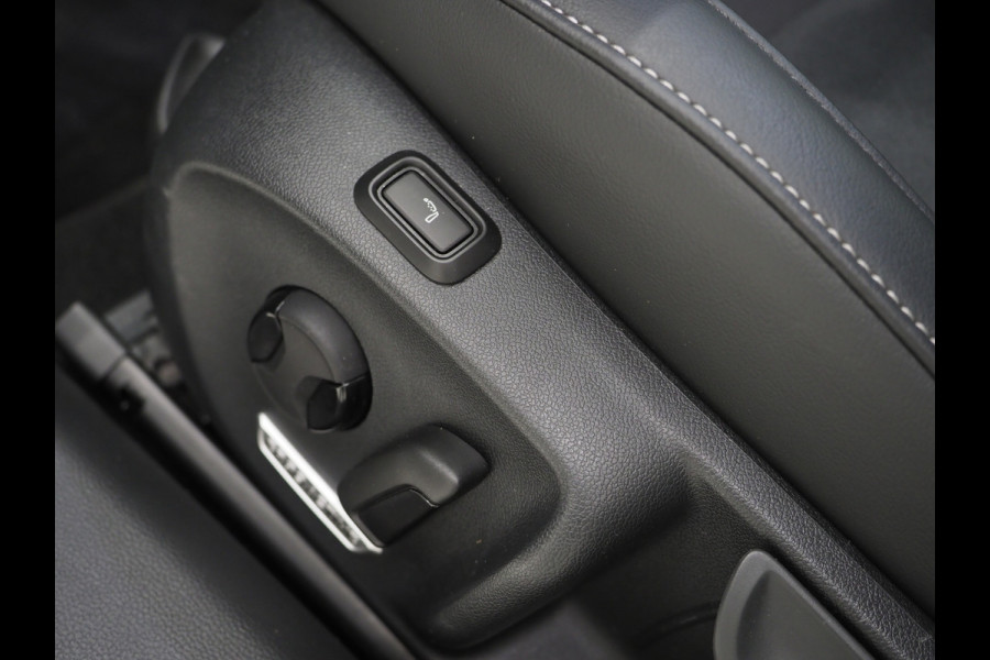Volkswagen Passat Variant 1.5 eHybrid 204PK | Leder/Alcantara | Massage | Trekhaak | HUD | Camera | Adaptive Cruise | Sfeerlicht | Carplay