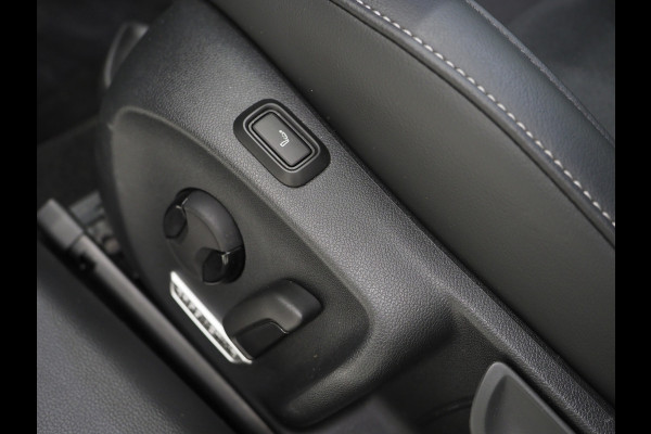 Volkswagen Passat Variant 1.5 eHybrid 204PK | Leder/Alcantara | Massage | Trekhaak | HUD | Camera | Adaptive Cruise | Sfeerlicht | Carplay