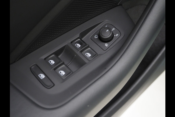 Volkswagen Passat Variant 1.5 eHybrid 204PK | Leder/Alcantara | Massage | Trekhaak | HUD | Camera | Adaptive Cruise | Sfeerlicht | Carplay