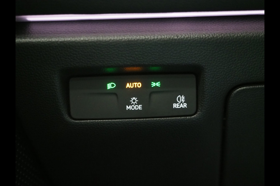 Volkswagen Passat Variant 1.5 eHybrid 204PK | Leder/Alcantara | Massage | Trekhaak | HUD | Camera | Adaptive Cruise | Sfeerlicht | Carplay