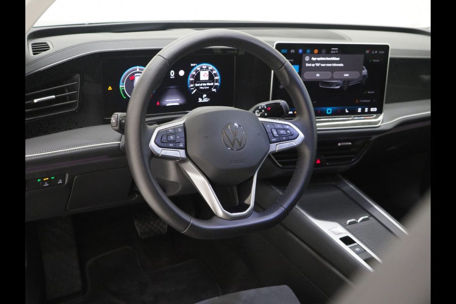 Volkswagen Passat Variant 1.5 eHybrid 204PK | Leder/Alcantara | Massage | Trekhaak | HUD | Camera | Adaptive Cruise | Sfeerlicht | Carplay