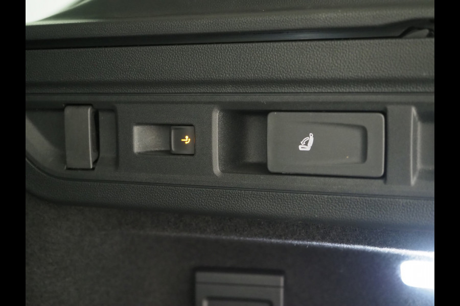 Volkswagen Passat Variant 1.5 eHybrid 204PK | Leder/Alcantara | Massage | Trekhaak | HUD | Camera | Adaptive Cruise | Sfeerlicht | Carplay