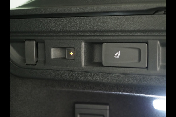Volkswagen Passat Variant 1.5 eHybrid 204PK | Leder/Alcantara | Massage | Trekhaak | HUD | Camera | Adaptive Cruise | Sfeerlicht | Carplay
