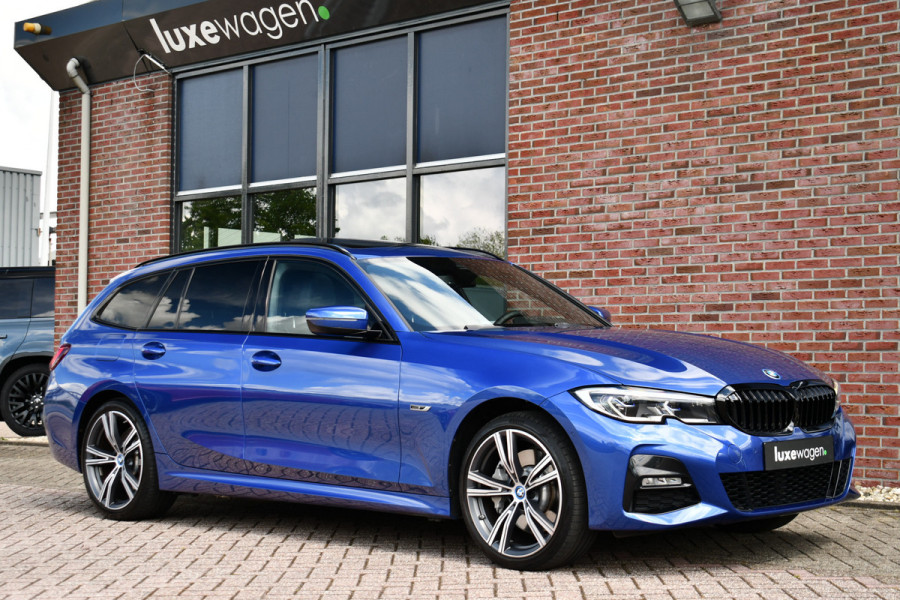 BMW 3 Serie Touring 330e xDrive M-Sport Pano Trekh El-zetels HUD Laser 19inch Adp-onderstel