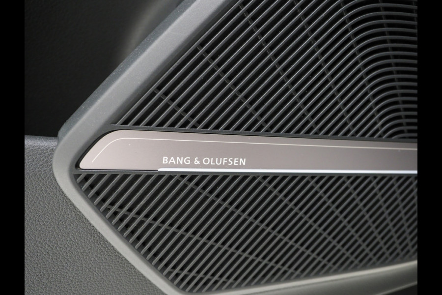 Audi Q5 50 TFSI e quattro S-Line | Panoramadak | Leder/Alcantara | Trekhaak | B&O Audio | Keyless | 360 | HUD