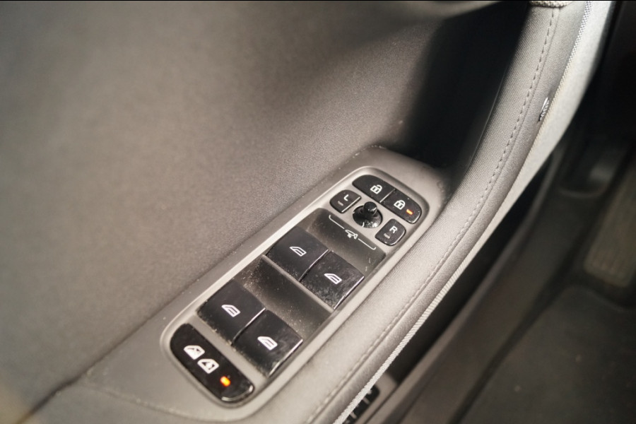 Polestar 2 Long Range Dual Motor 78kWh Launch Edition -TREKHAAK-PANO-