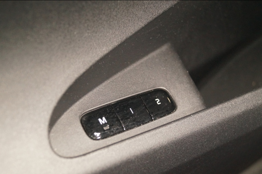 Polestar 2 Long Range Dual Motor 78kWh Launch Edition -TREKHAAK-PANO-