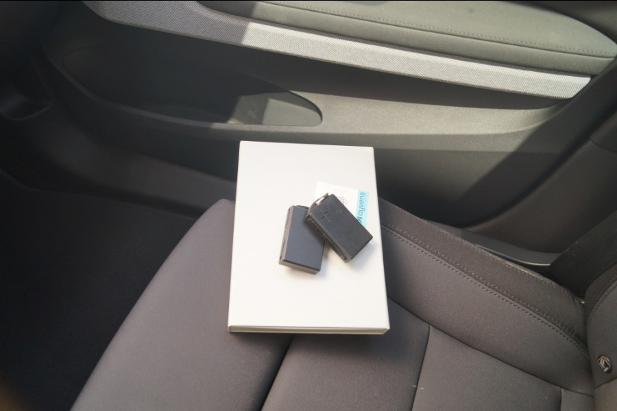Polestar 2 Long Range Dual Motor 78kWh Launch Edition -TREKHAAK-PANO-