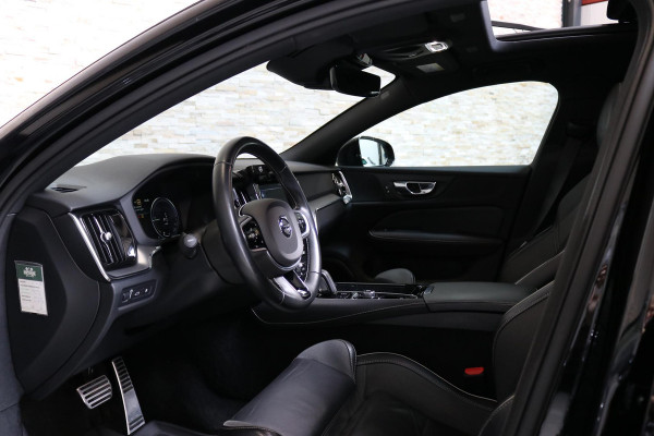 Volvo V60 2.0 T8 Twin Engine AWD R-Design | Adaptive cruise | Trekhaak | Stoelverw. V+A | Carplay | Dodehoek assistentie |