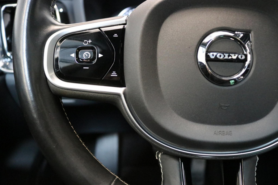 Volvo V60 2.0 T8 Twin Engine AWD R-Design | Adaptive cruise | Trekhaak | Stoelverw. V+A | Carplay | Dodehoek assistentie |