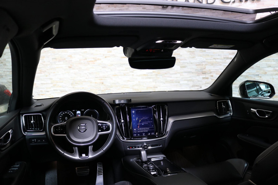 Volvo V60 2.0 T8 Twin Engine AWD R-Design | Adaptive cruise | Trekhaak | Stoelverw. V+A | Carplay | Dodehoek assistentie |