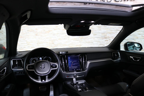 Volvo V60 2.0 T8 Twin Engine AWD R-Design | Adaptive cruise | Trekhaak | Stoelverw. V+A | Carplay | Dodehoek assistentie |