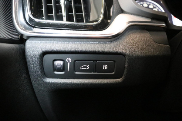 Volvo V60 2.0 T8 Twin Engine AWD R-Design | Adaptive cruise | Trekhaak | Stoelverw. V+A | Carplay | Dodehoek assistentie |