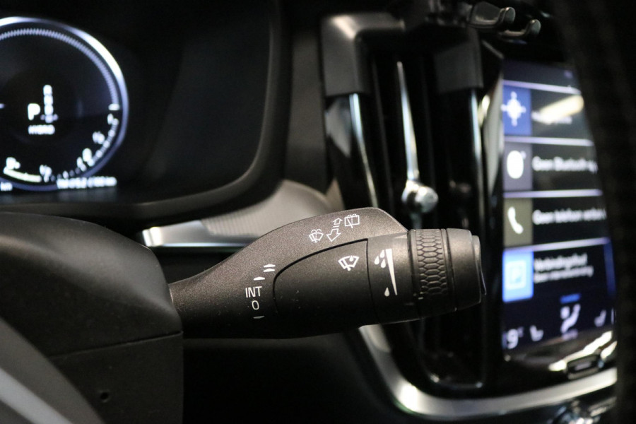 Volvo V60 2.0 T8 Twin Engine AWD R-Design | Adaptive cruise | Trekhaak | Stoelverw. V+A | Carplay | Dodehoek assistentie |