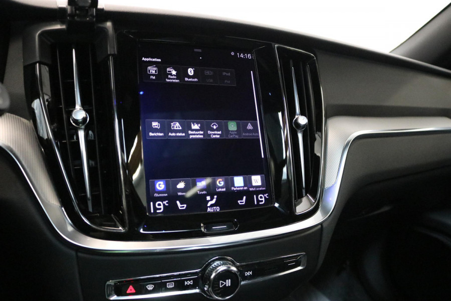 Volvo V60 2.0 T8 Twin Engine AWD R-Design | Adaptive cruise | Trekhaak | Stoelverw. V+A | Carplay | Dodehoek assistentie |