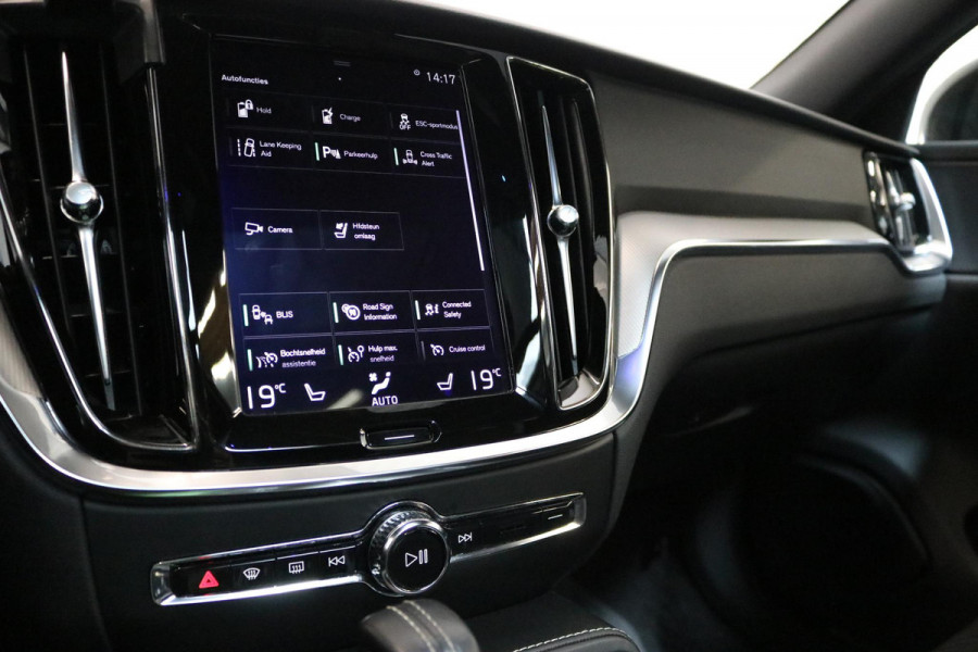 Volvo V60 2.0 T8 Twin Engine AWD R-Design | Adaptive cruise | Trekhaak | Stoelverw. V+A | Carplay | Dodehoek assistentie |