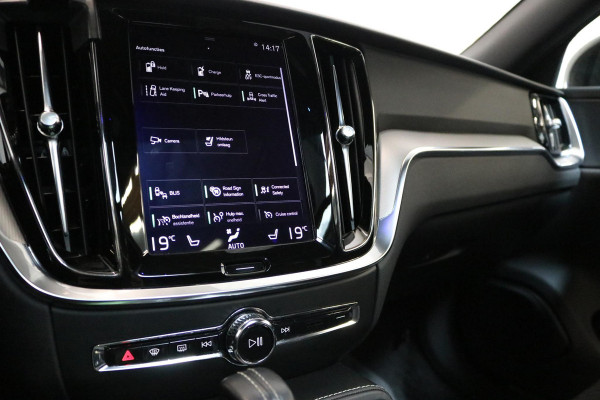 Volvo V60 2.0 T8 Twin Engine AWD R-Design | Adaptive cruise | Trekhaak | Stoelverw. V+A | Carplay | Dodehoek assistentie |