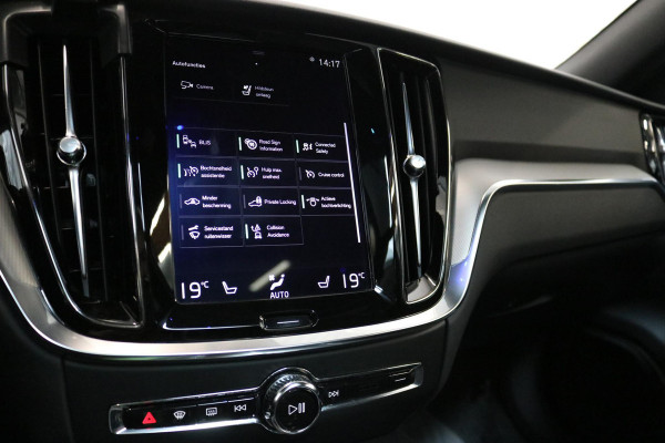 Volvo V60 2.0 T8 Twin Engine AWD R-Design | Adaptive cruise | Trekhaak | Stoelverw. V+A | Carplay | Dodehoek assistentie |
